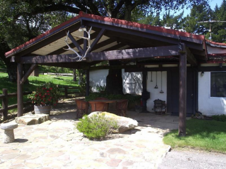 rr-ranch-house-front.png